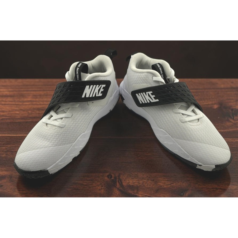 Nike Team Hustle D 12 Kids 3Y White Black Basketball Shoes HF6280-101